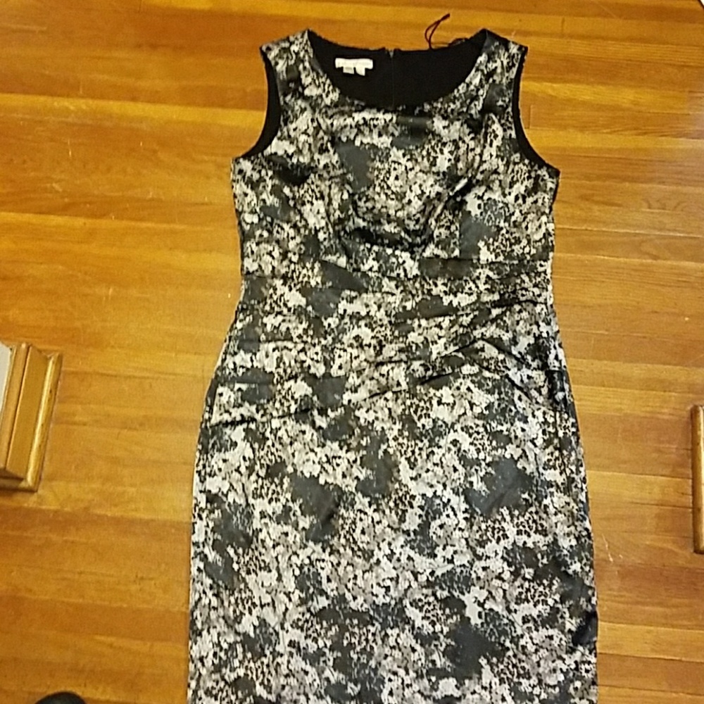 London times silky dress. Flattering!!